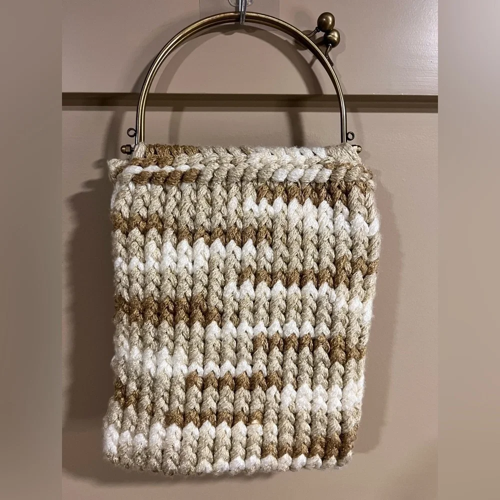 Handmade Knit Crochet Clutch Purse Granny Bag Vintage Style Kiss‎ Lock Handle